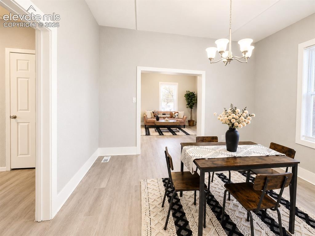 Image 10 of 42: Dining Area