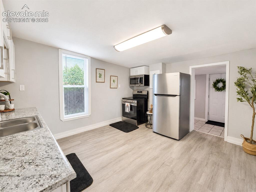Image 11 of 42: Kitchen