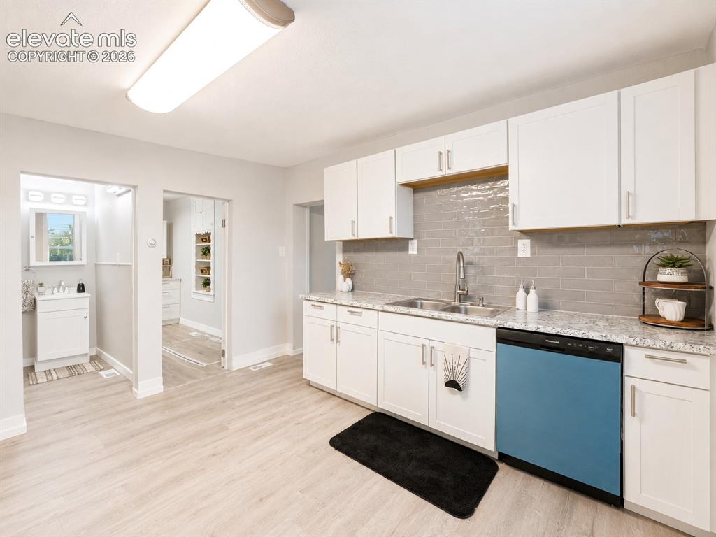 Image 12 of 42: Kitchen