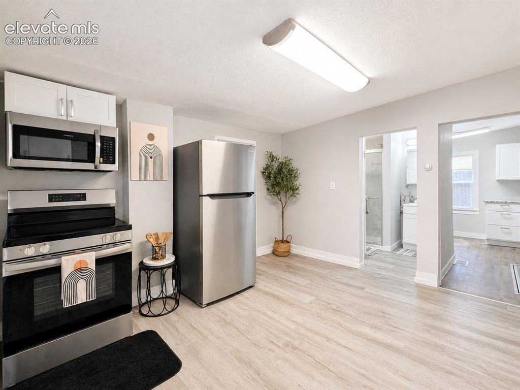 Image 13 of 42: Kitchen
