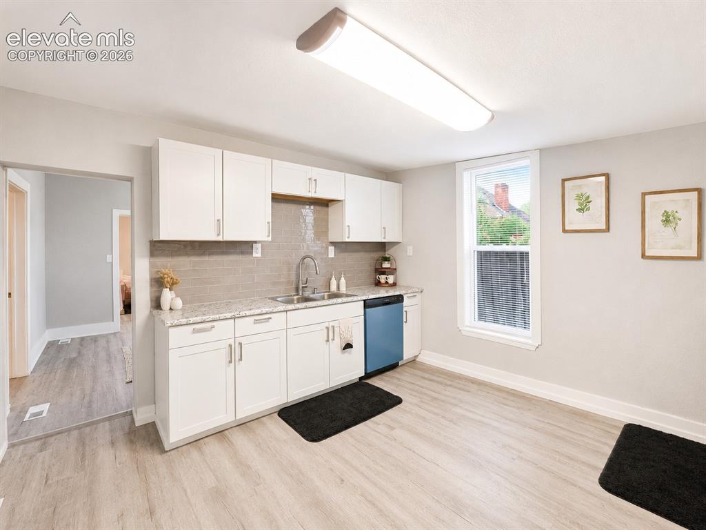 Image 14 of 42: Kitchen