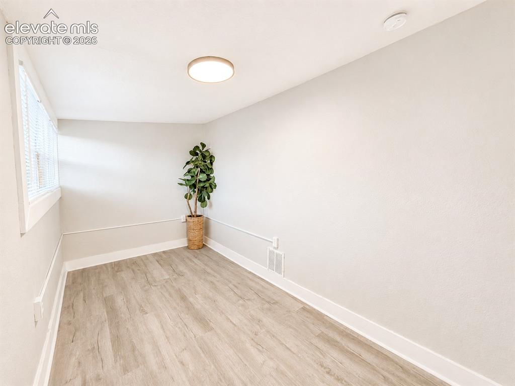 Image 25 of 42: Bedroom