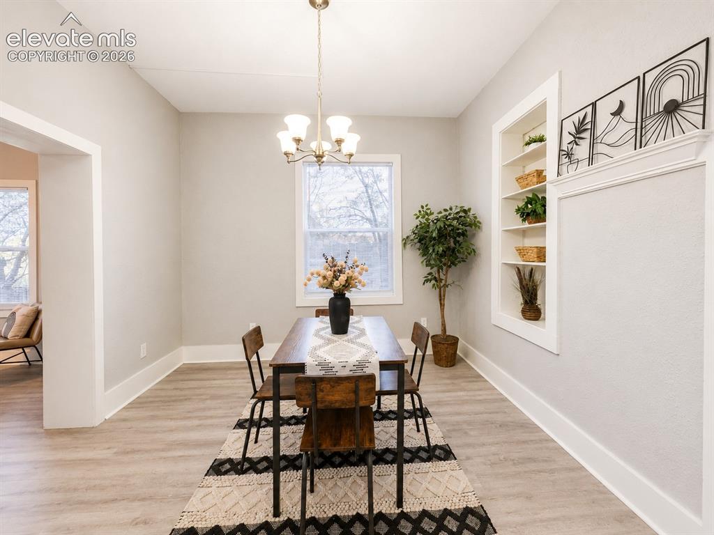 Image 9 of 42: Dining Area