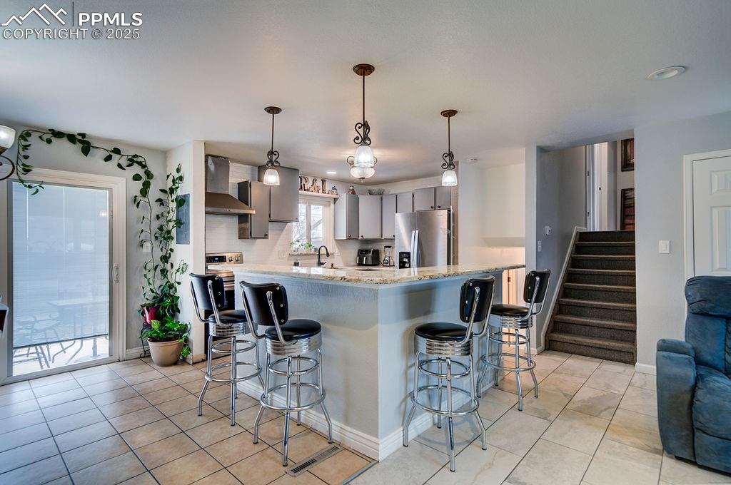 Image 19 of 50: Kitchen