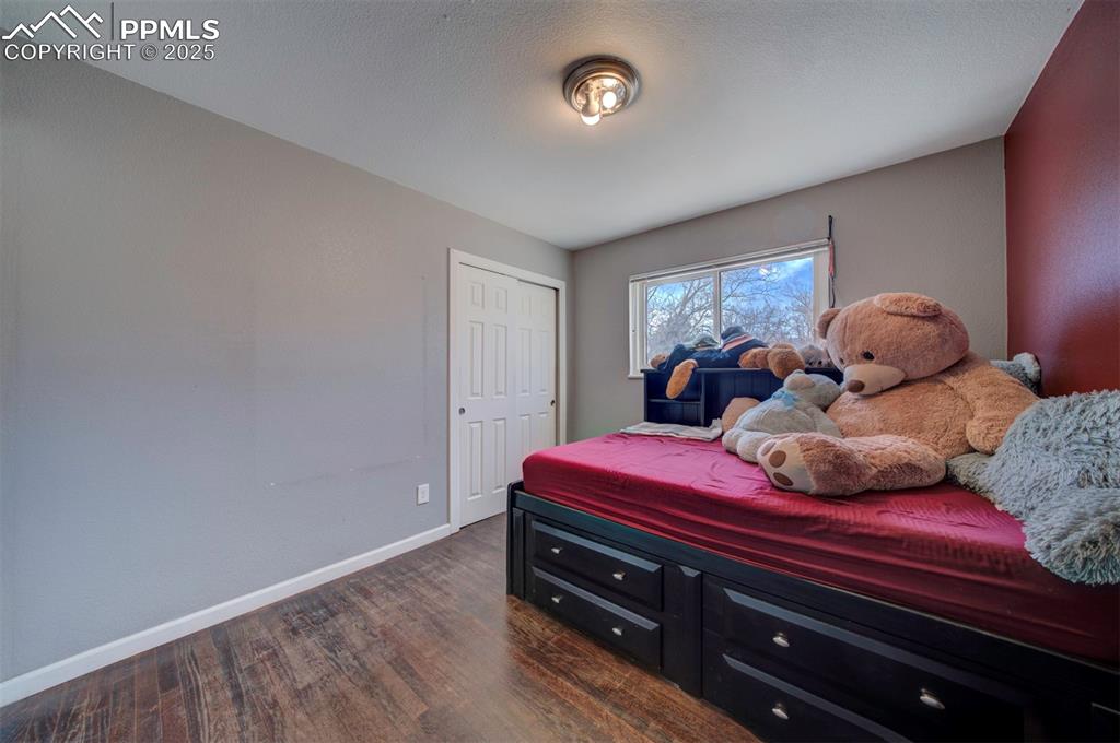 Image 49 of 50: Bedroom