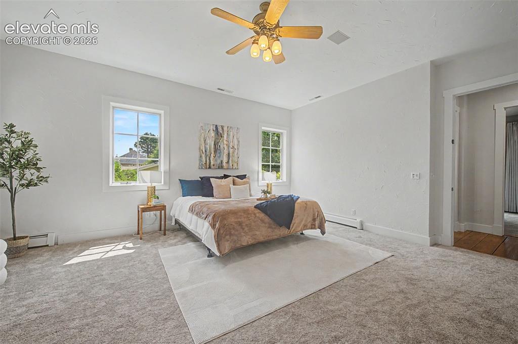 Image 17 of 40: Bedroom