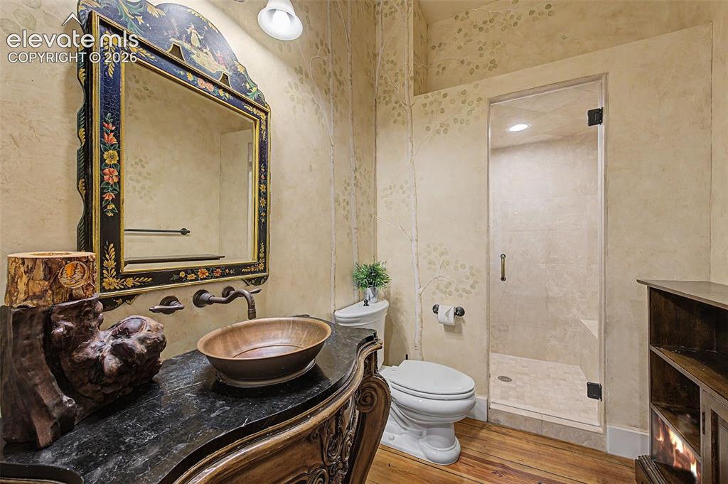 Image 22 of 40: Bathroom