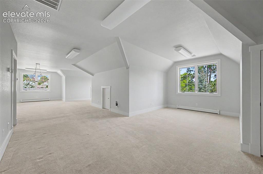 Image 25 of 40: Bonus Room