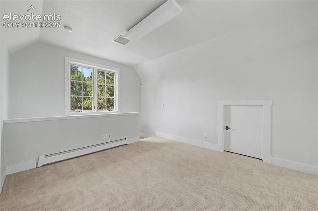 Image 26 of 40: Bonus Room