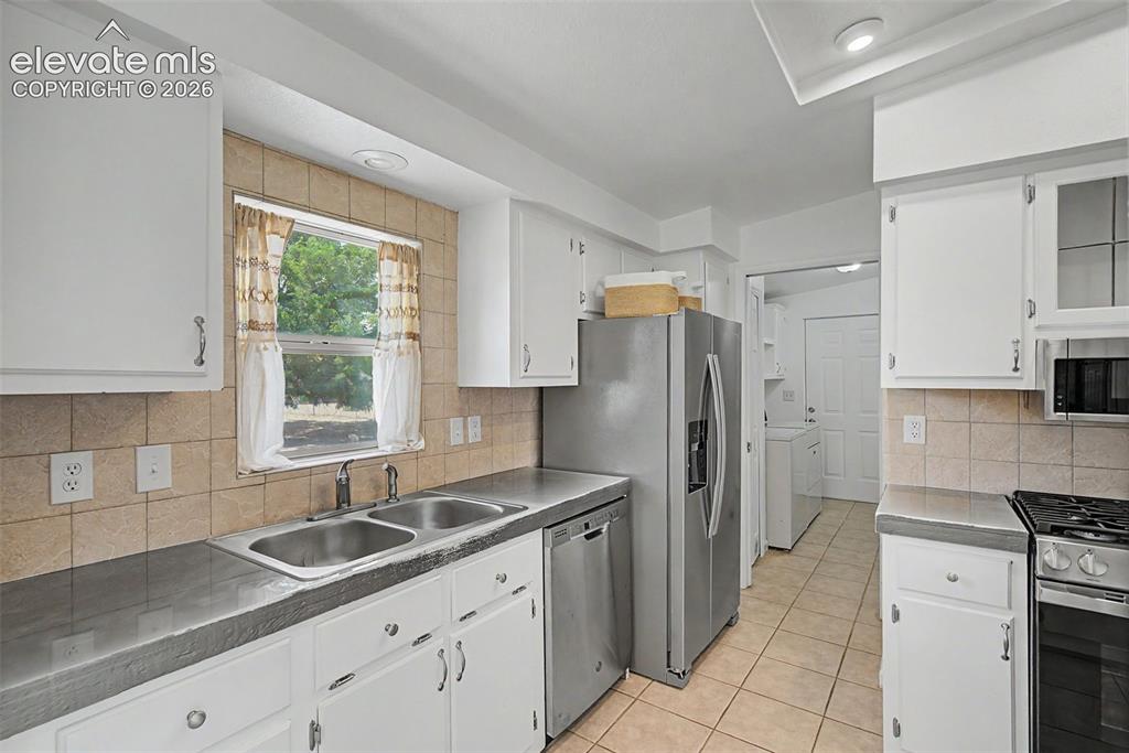 Image 11 of 29: Kitchen