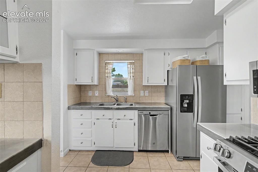 Image 12 of 29: Kitchen