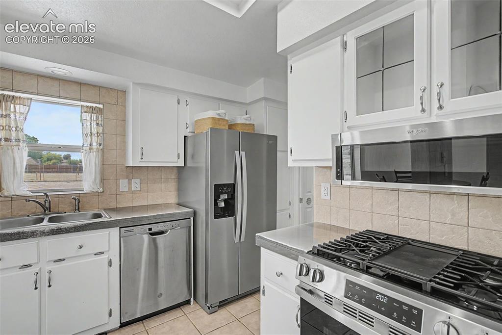 Image 13 of 29: Kitchen