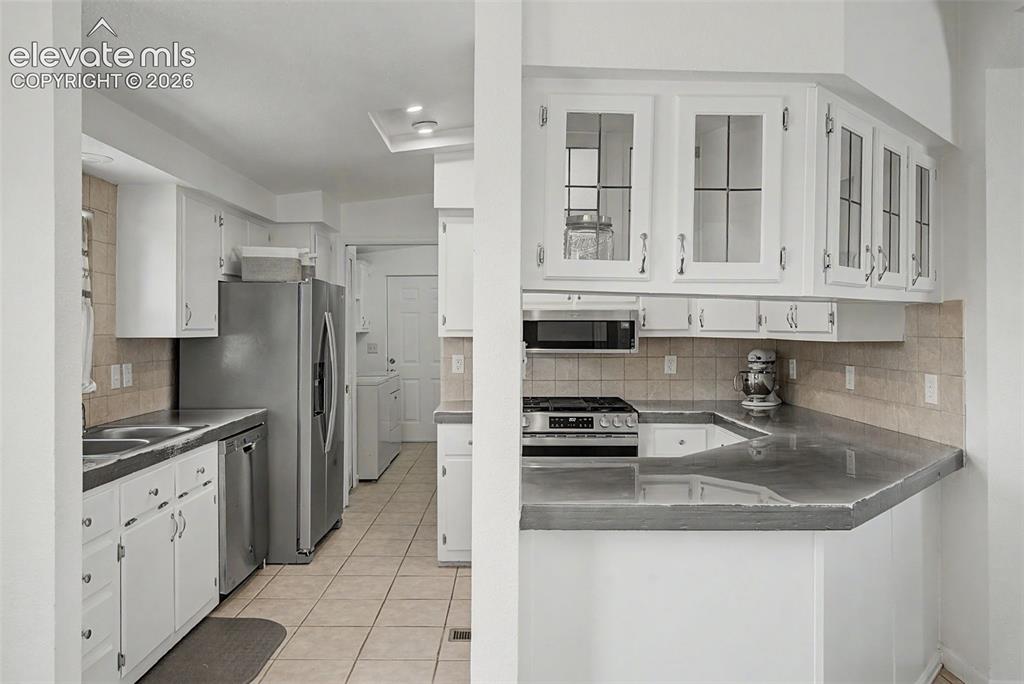 Image 14 of 29: Kitchen