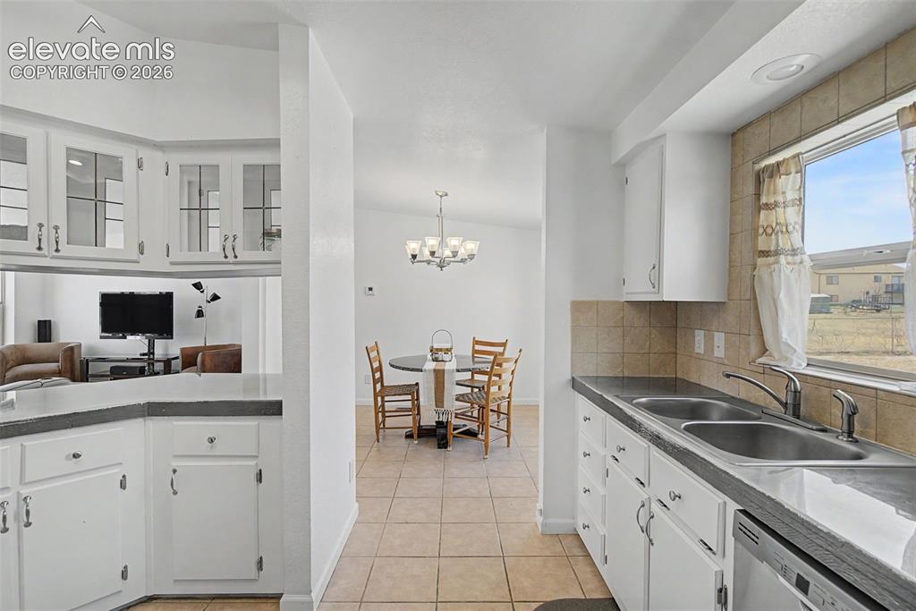 Image 16 of 29: Kitchen