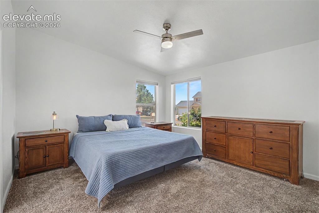 Image 17 of 29: Bedroom