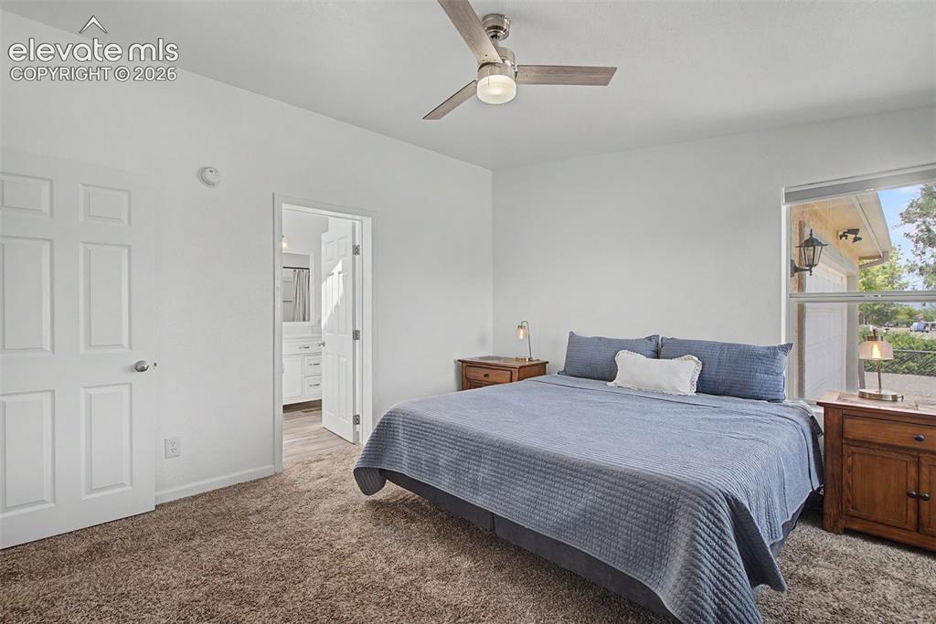 Image 18 of 29: Bedroom