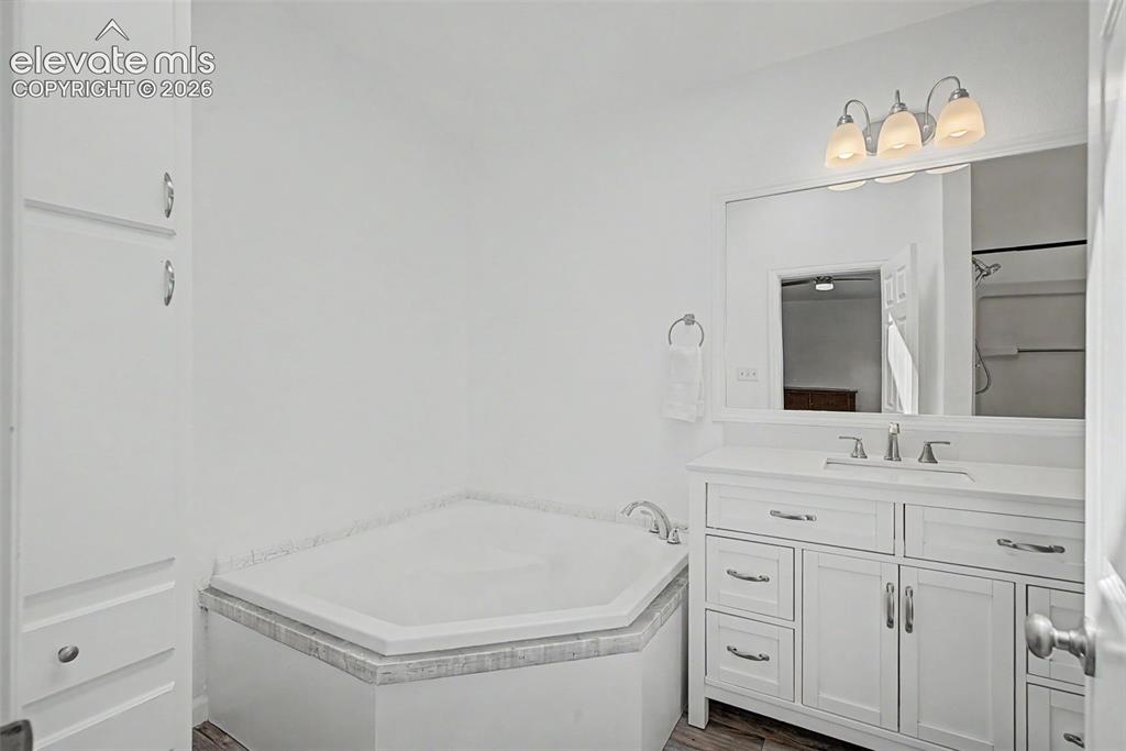 Image 20 of 29: Bathroom