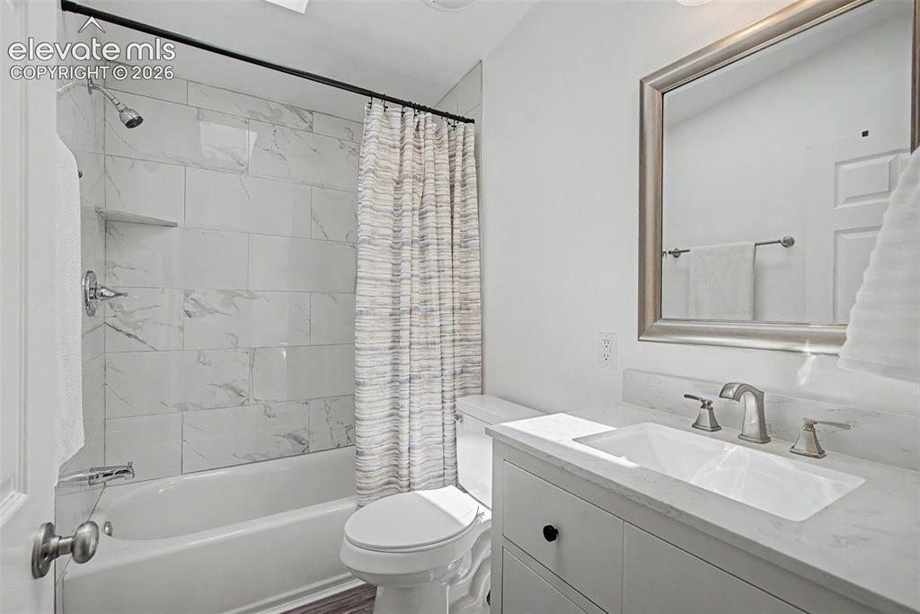Image 23 of 29: Bathroom