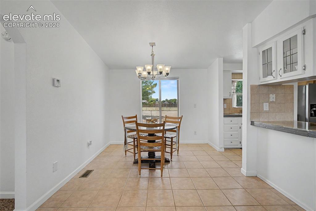 Image 8 of 29: Dining Area