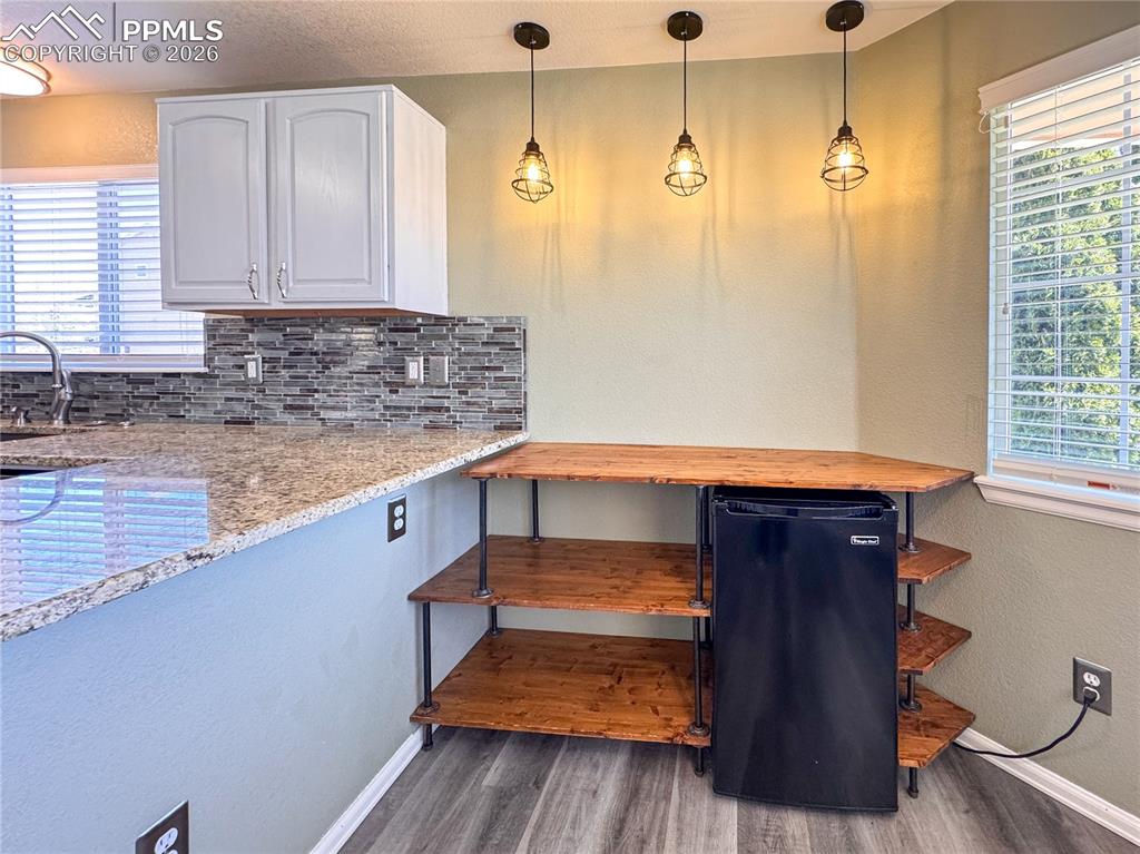 Image 10 of 50: Shelves with small fridge
