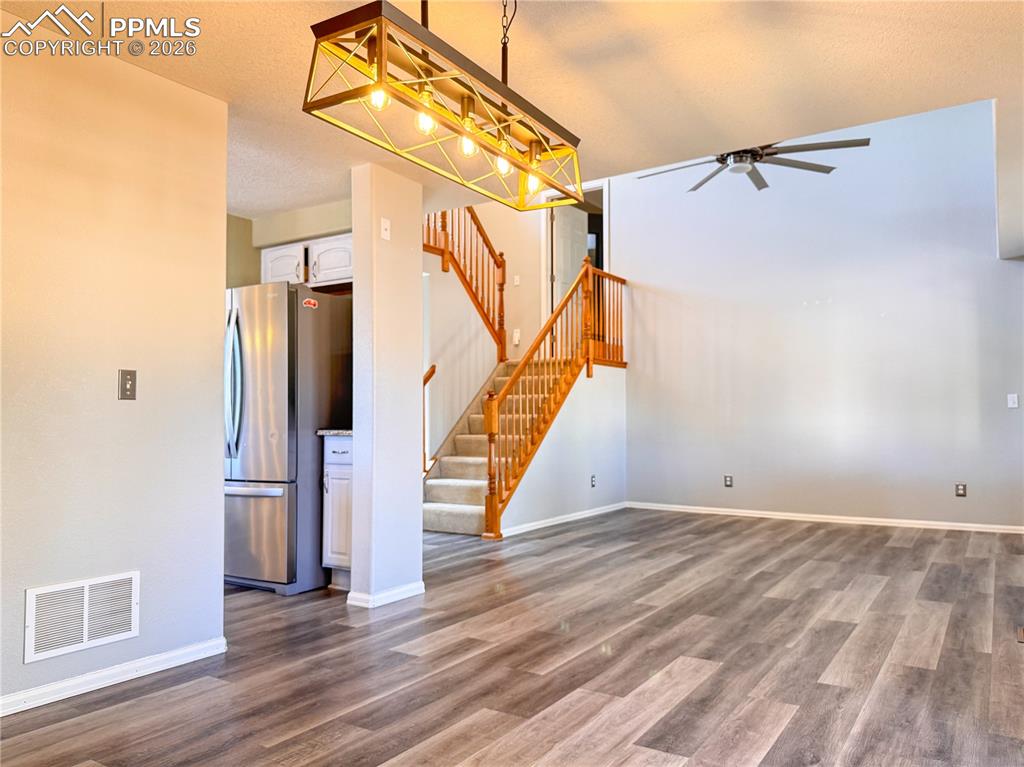 Image 16 of 50: Laminate flooring
