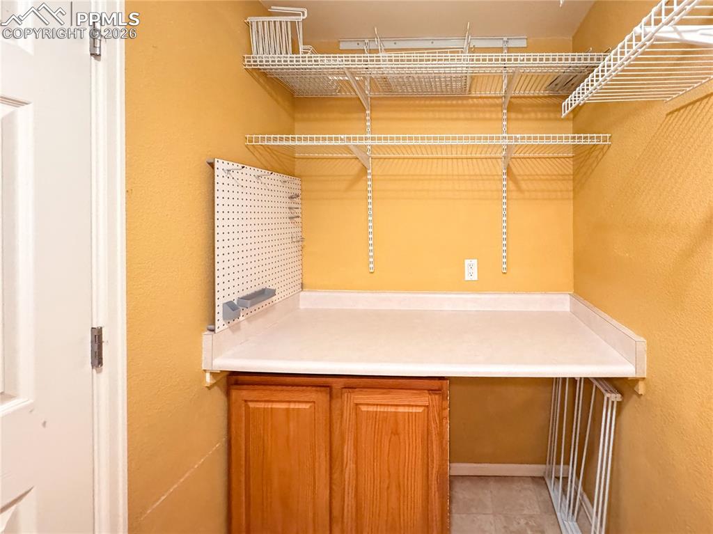 Image 35 of 50: Laundry room