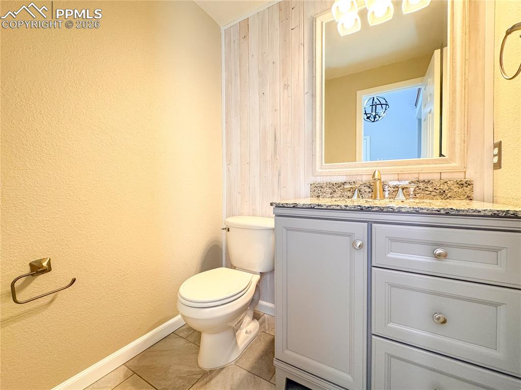 Image 8 of 50: 1/2 bathroom