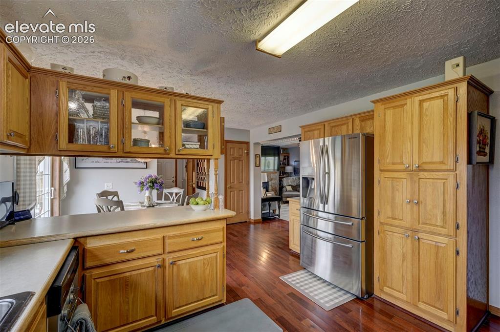 Image 10 of 42: Kitchen