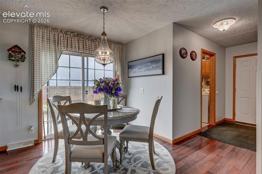 Image 15 of 42: Dining Area