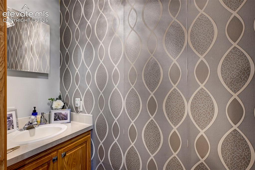 Image 19 of 42: Bathroom