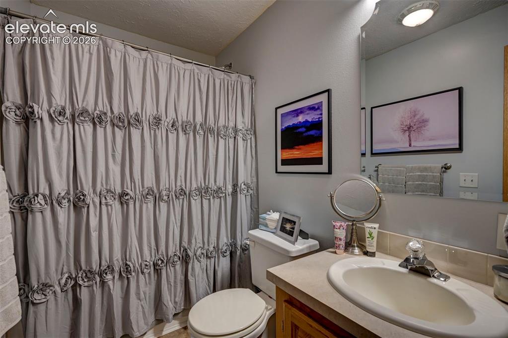 Image 20 of 42: Bathroom