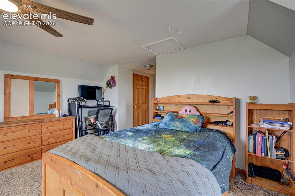 Image 40 of 42: Bedroom