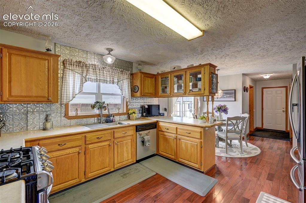 Image 8 of 42: Kitchen
