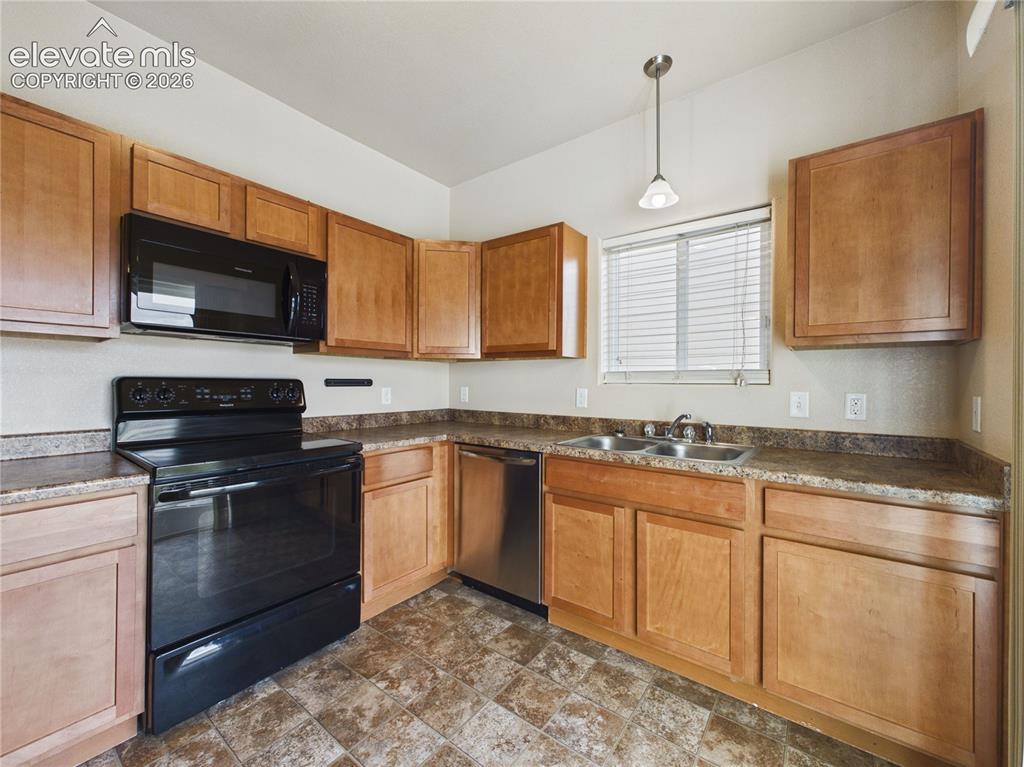 Image 10 of 31: Kitchen