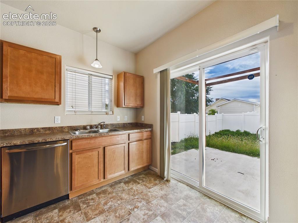 Image 11 of 31: Kitchen