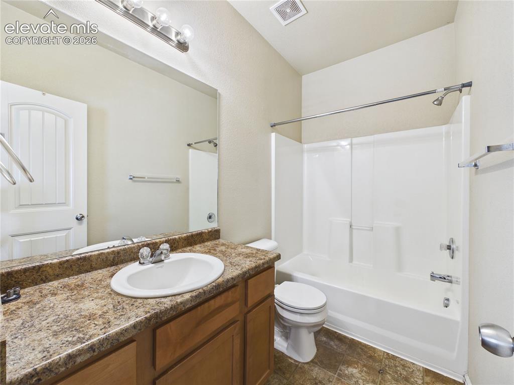 Image 14 of 31: Bathroom