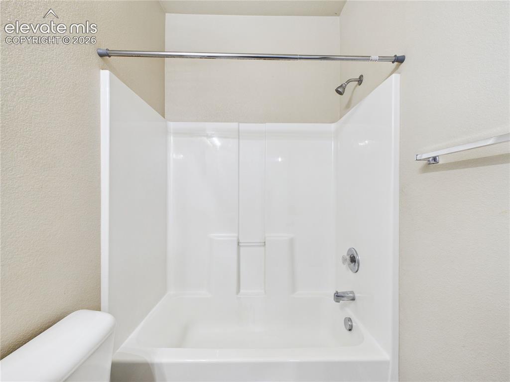 Image 15 of 31: Bathroom