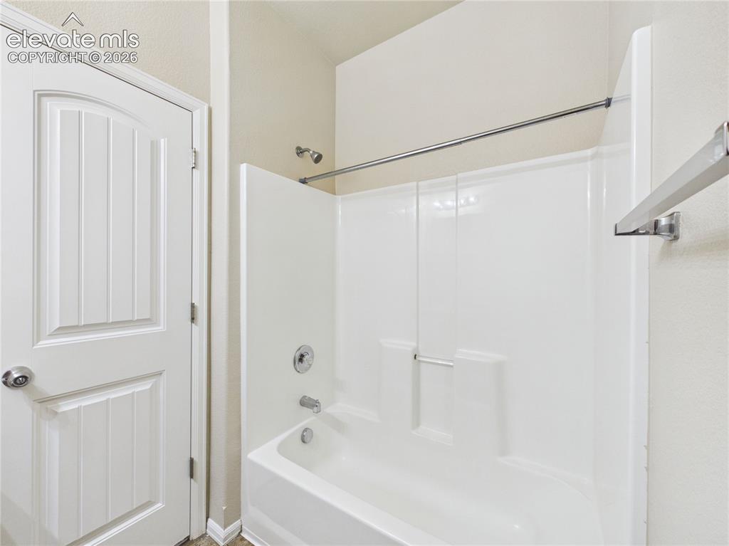 Image 22 of 31: Bathroom
