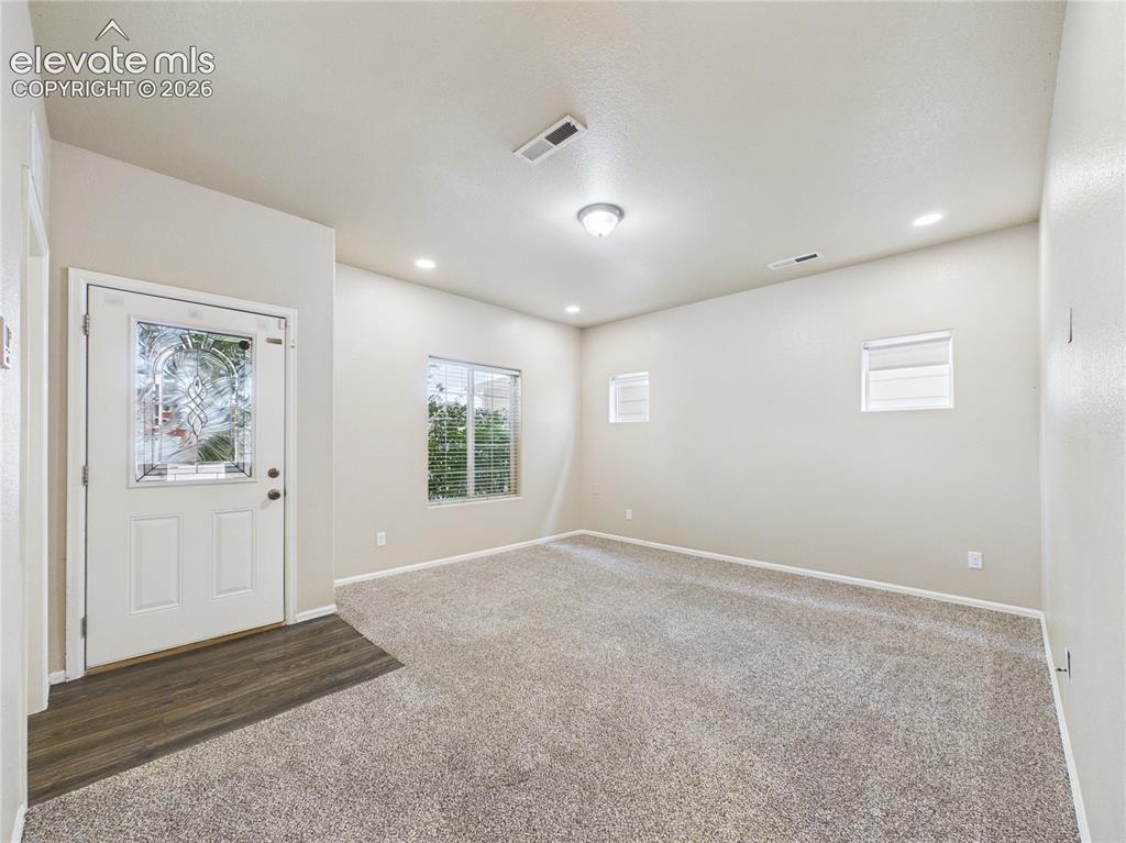 Image 4 of 31: Entry