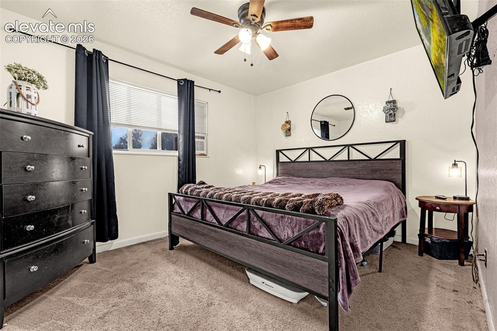 Image 13 of 31: Bedroom