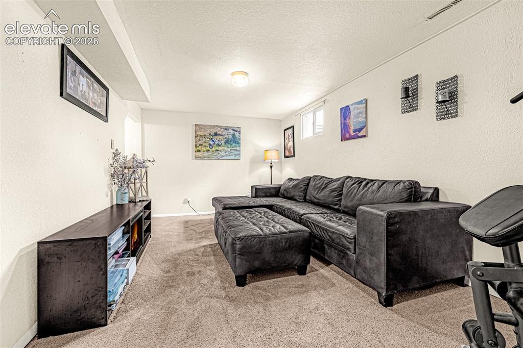 Image 17 of 31: Living Room