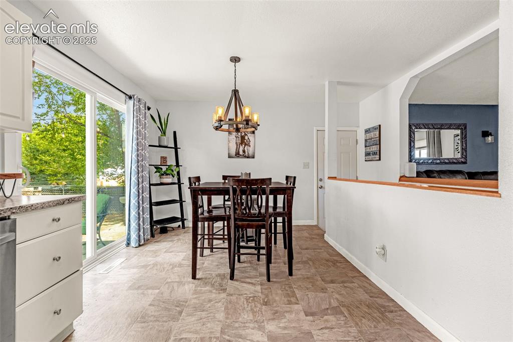 Image 6 of 31: Dining Area