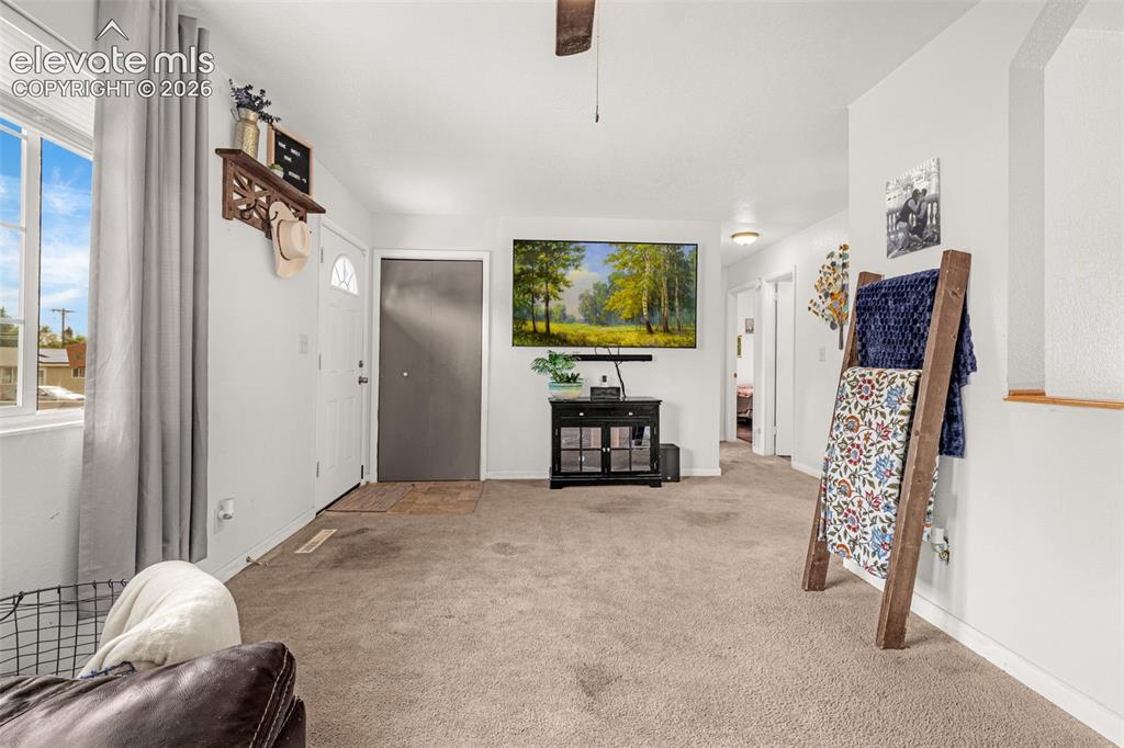 Image 9 of 31: Living Room