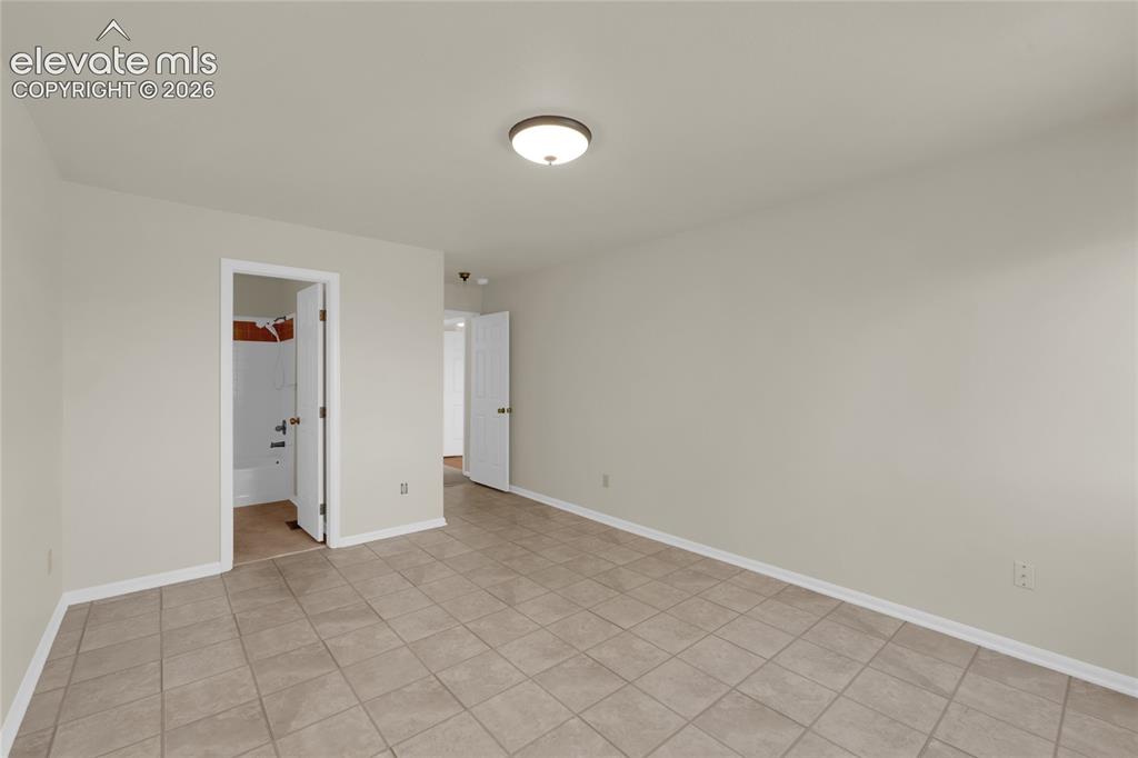 Image 18 of 33: Second ensuite Bedroom
