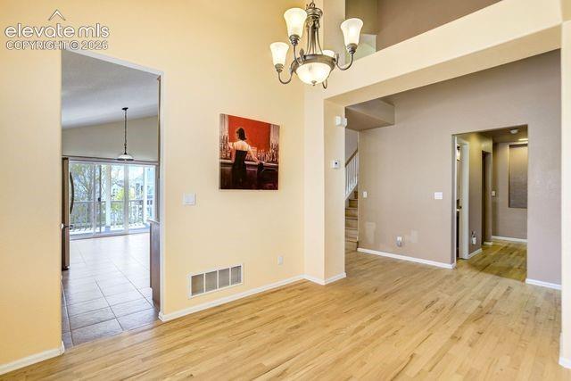 Image 39 of 48: Dining Area