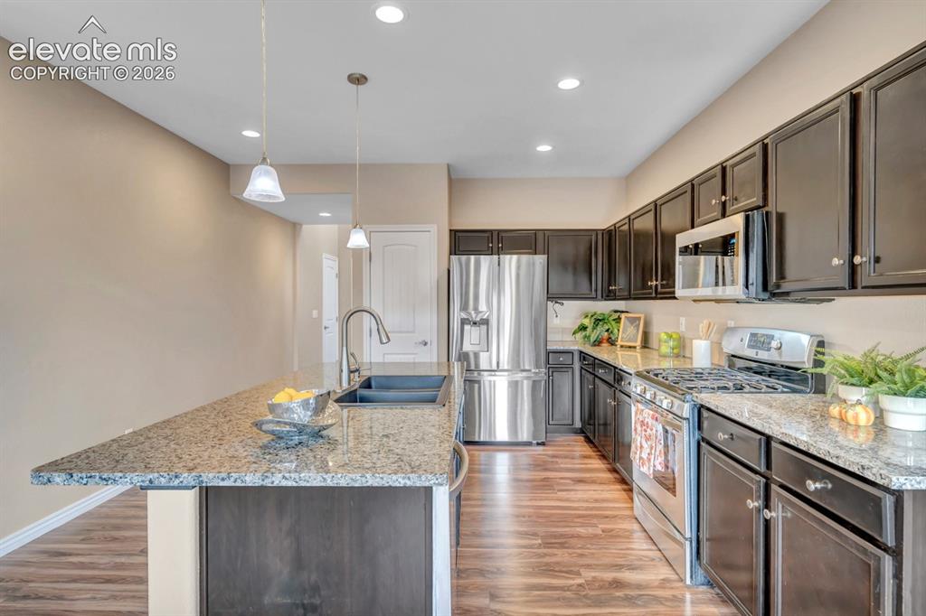Image 11 of 46: Kitchen