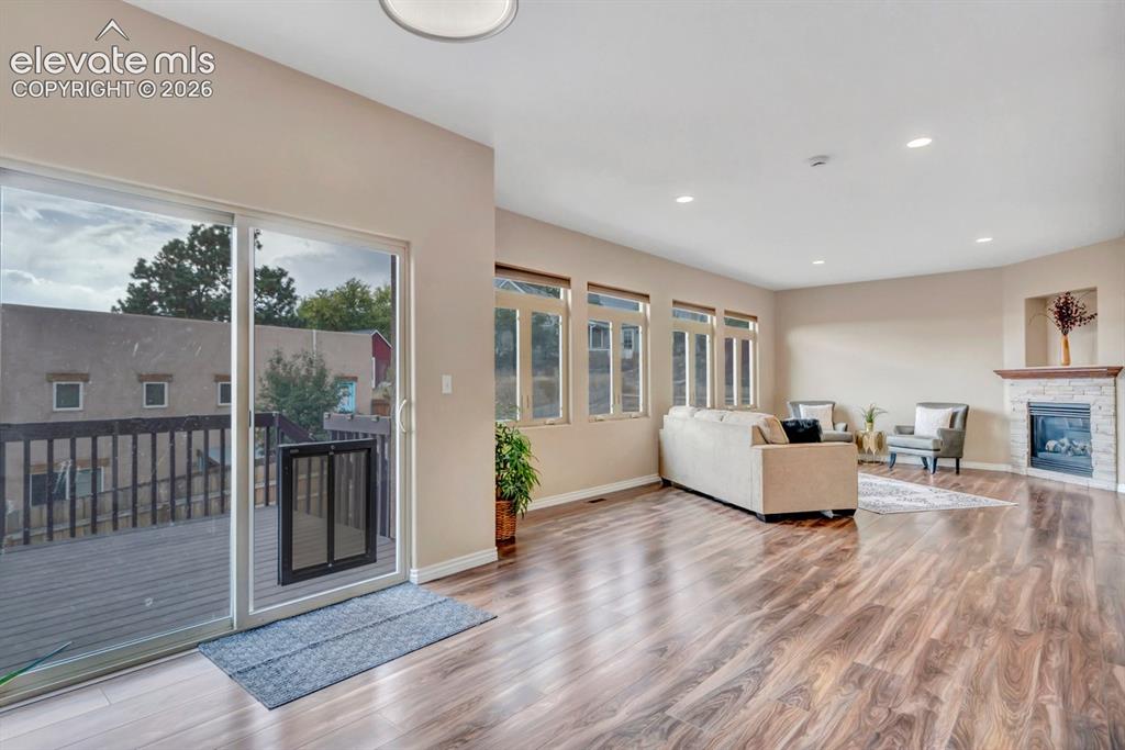 Image 13 of 46: Dining Area