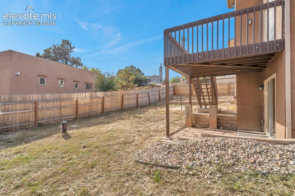 Image 42 of 46: Yard