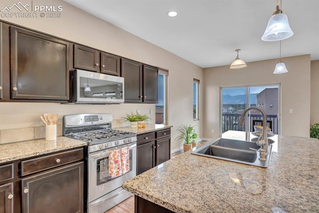 Image 5 of 46: Gourmet Kitchen with Granite
