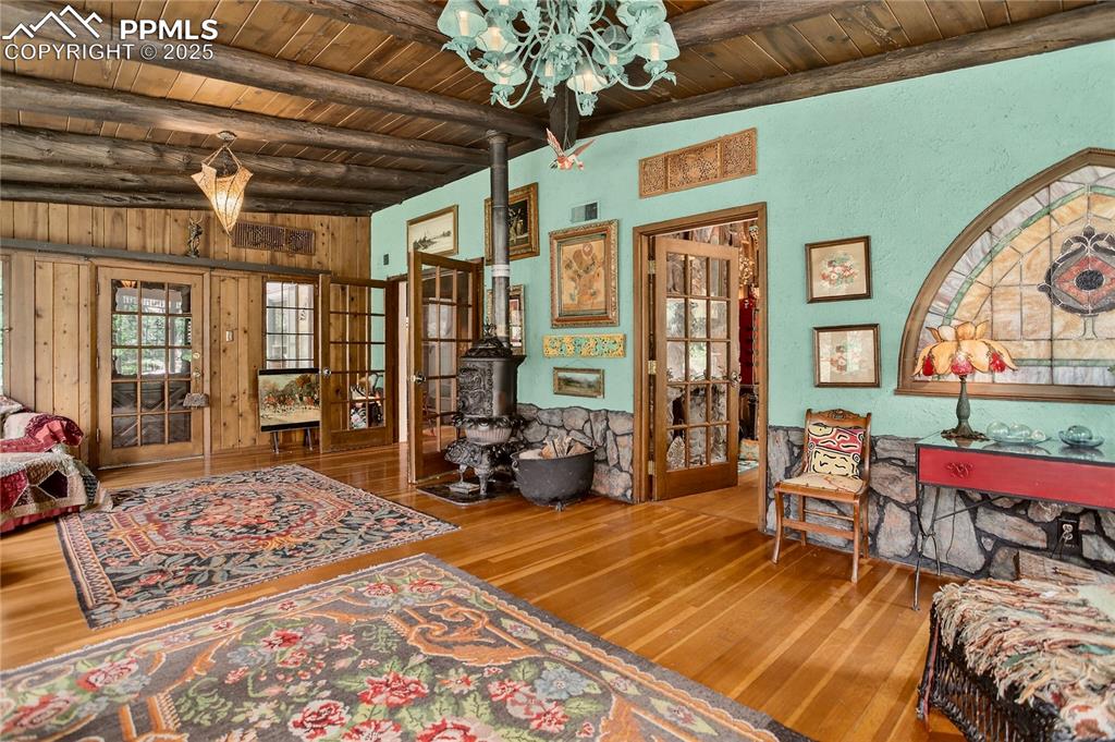 Image 17 of 41: Original pine woodworking throughout